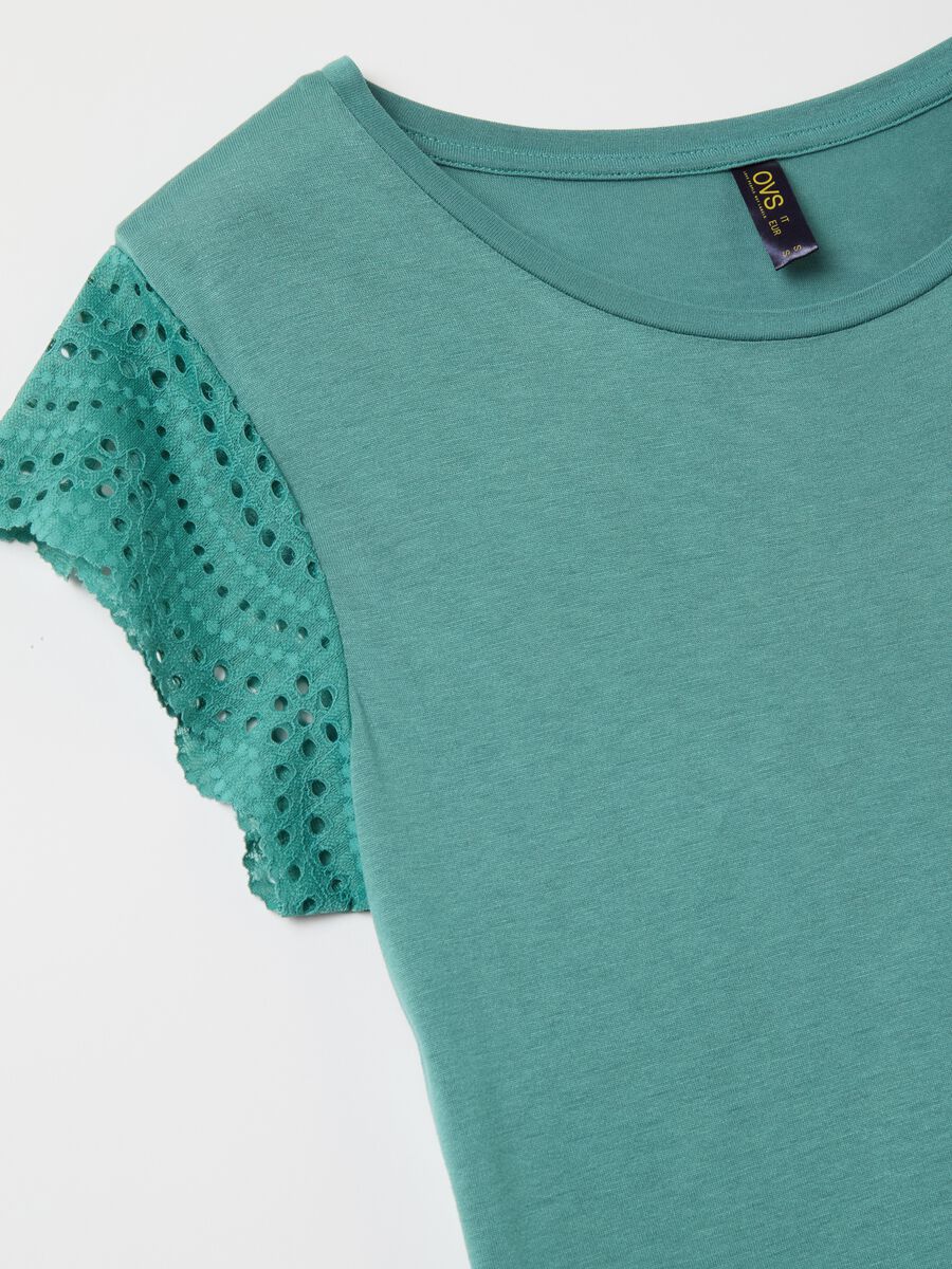 Pyjama top with broderie anglaise sleeves_5