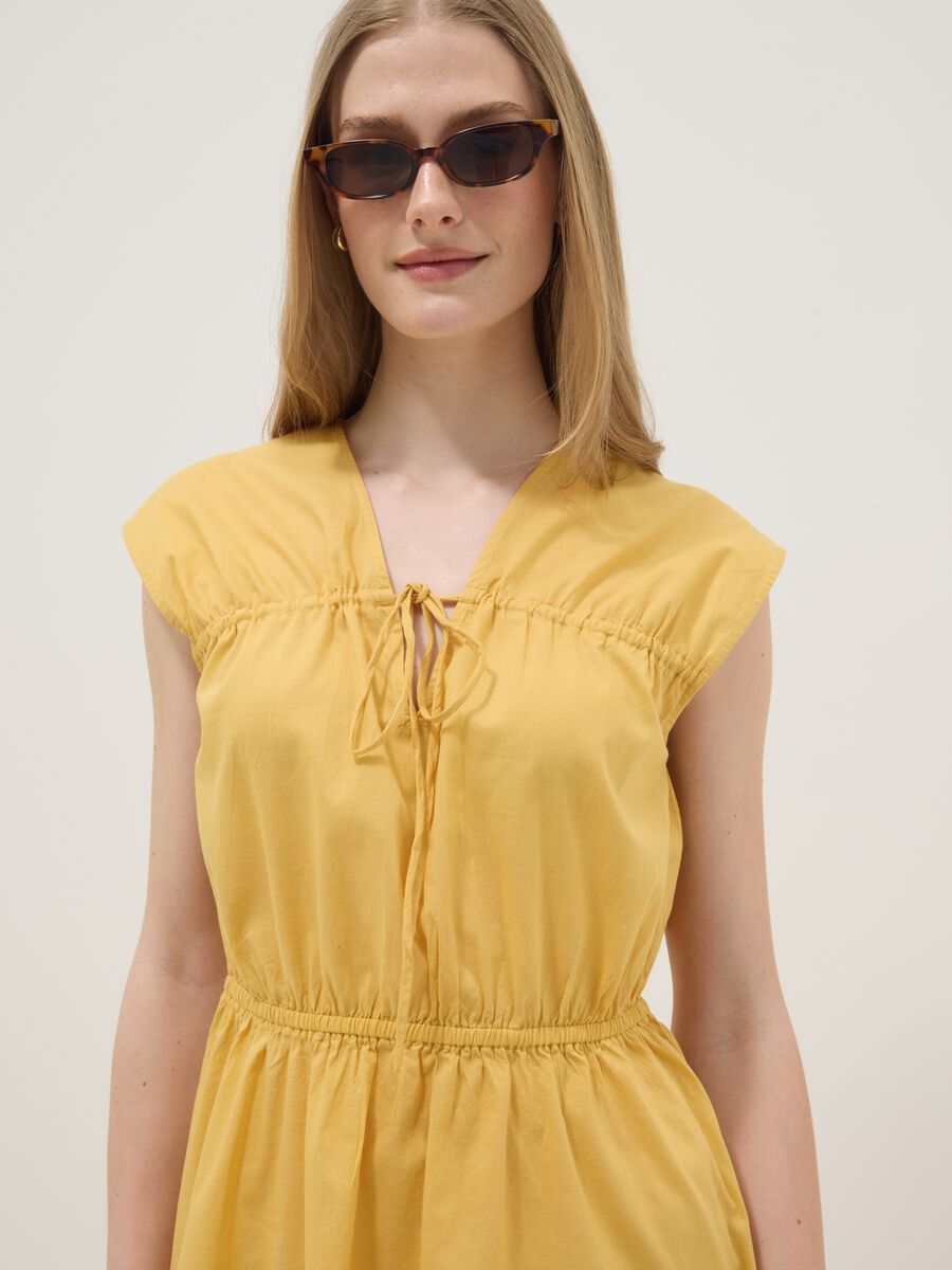 Yellow pure cotton regular-fit dress with V-neck and tie fastening_3
