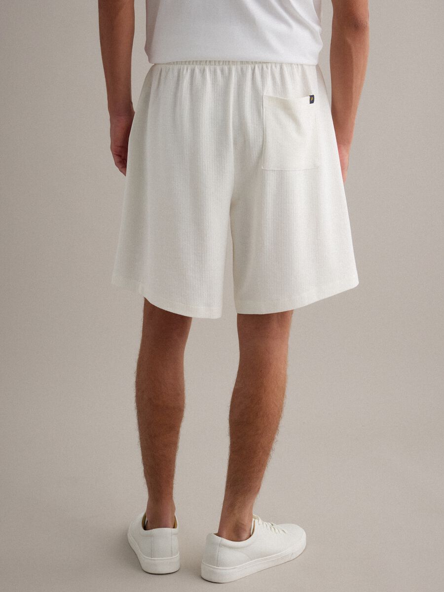 Shorts jogger bianchi in misto cotone con coulisse relaxed fit_2