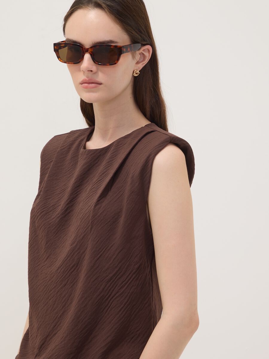 Brown sleeveless pleated-texture blouse, regular fit_1