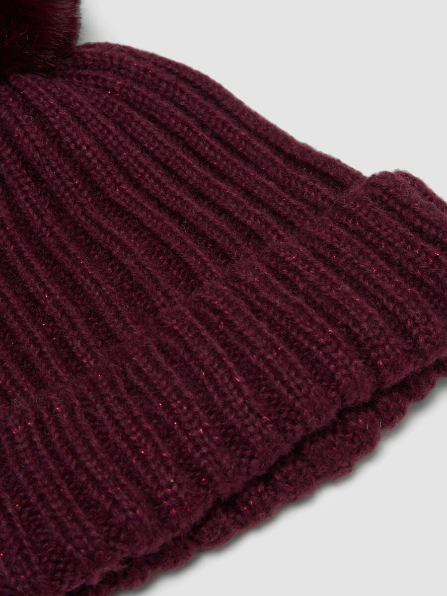 Ribbed wine-purple beanie with pompom_1