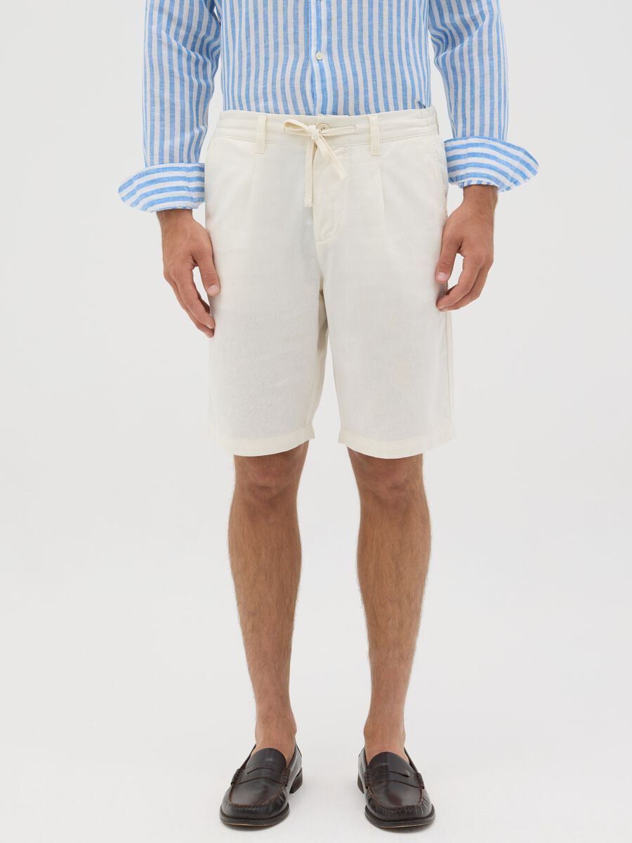 Men’s white cotton and linen regular-fit shorts_0
