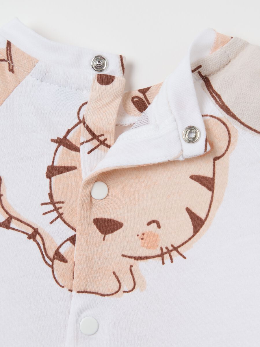 White organic cotton romper suit with savannah animals print_3