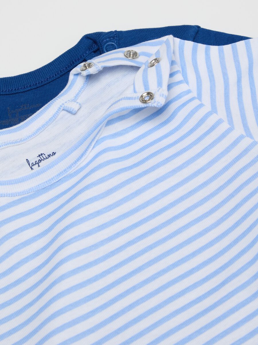 Three-pack short-sleeved bodysuits in organic cotton_2