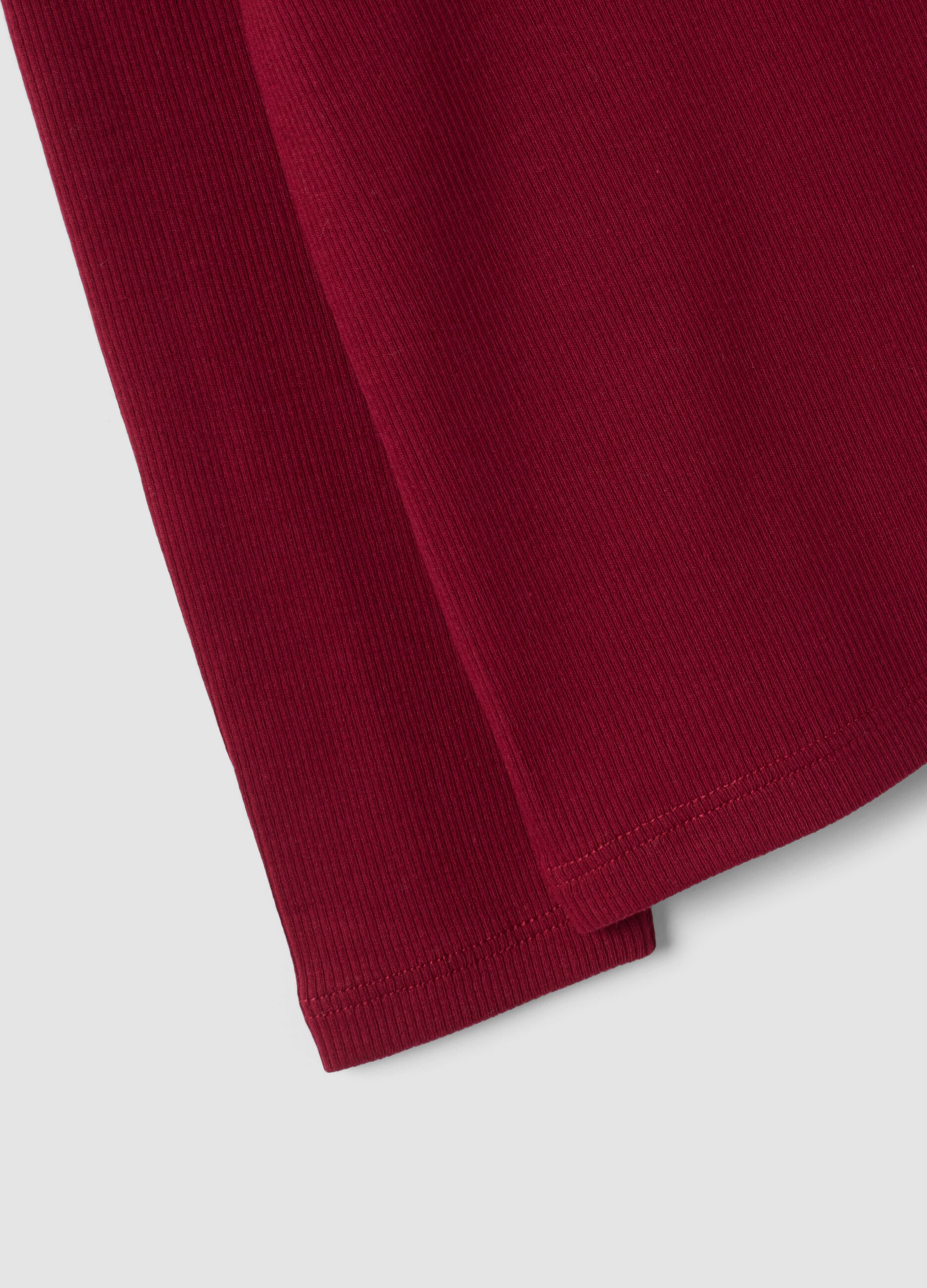 Red stretch organic cotton crew-neck T-shirt with teddy bear embroidery