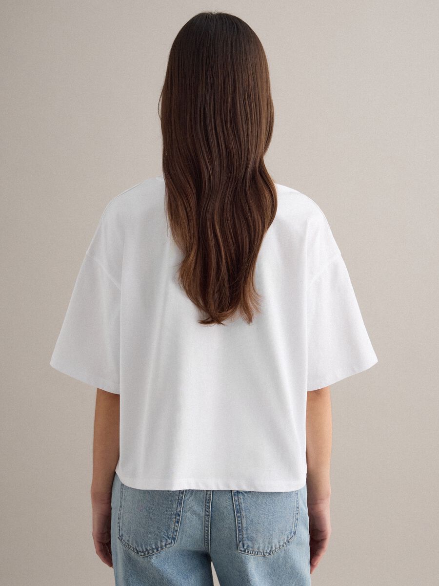 T-shirt in misto cotone bianco relaxed fit con taschino decorato_3