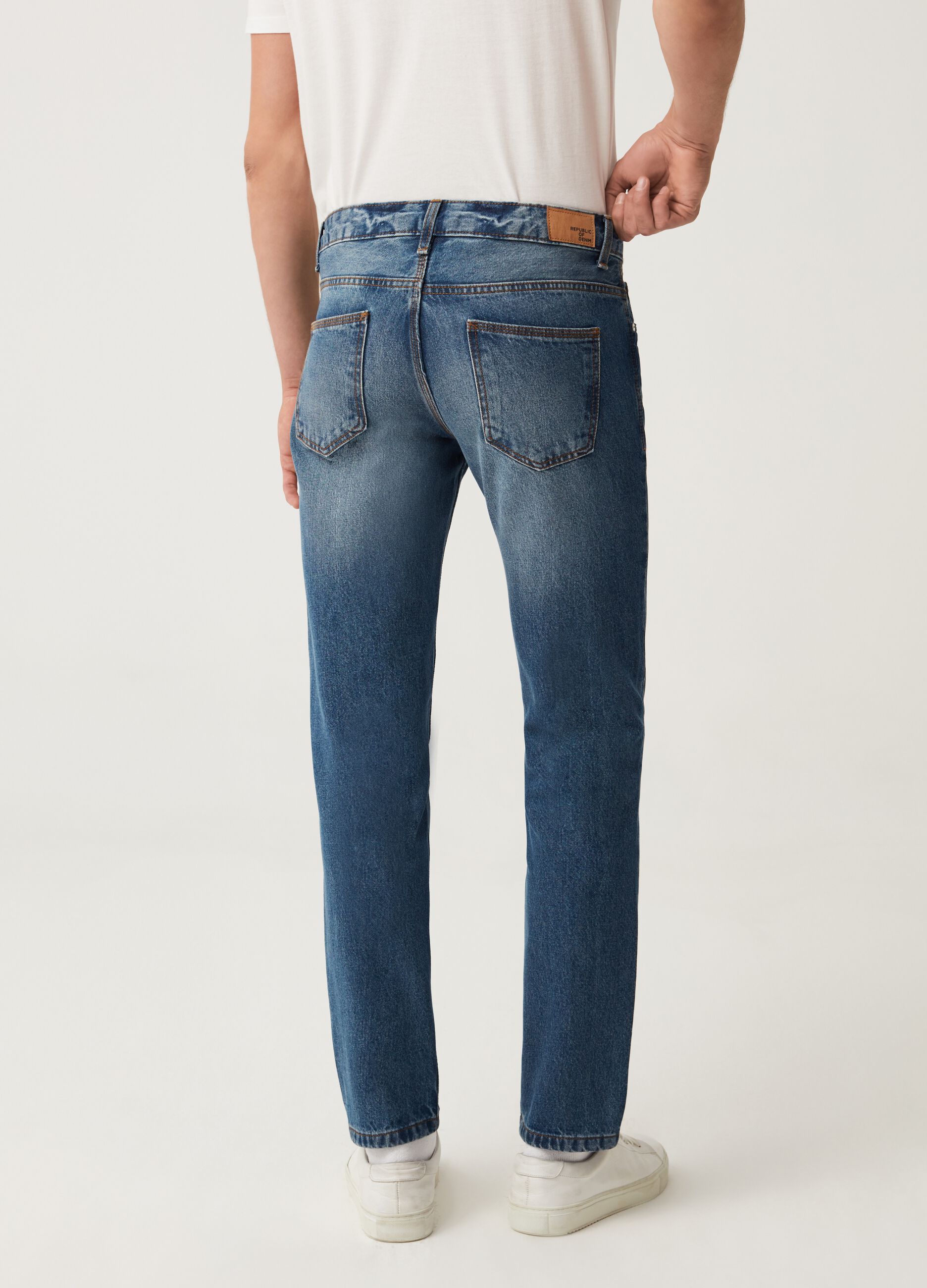 Jeans slim fit con scoloriture_2