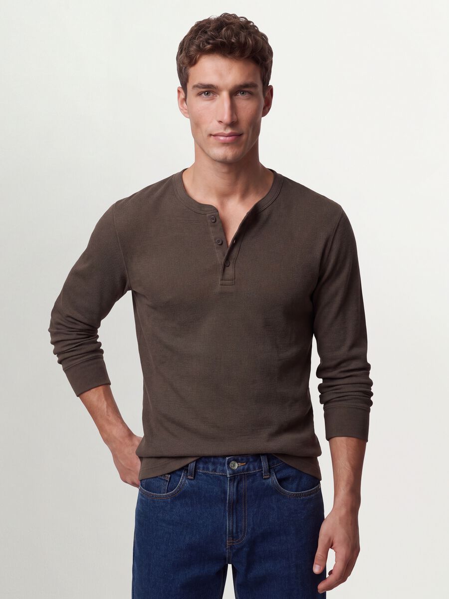 T-shirt marrone in misto viscosa a nido d'ape regular fit_1