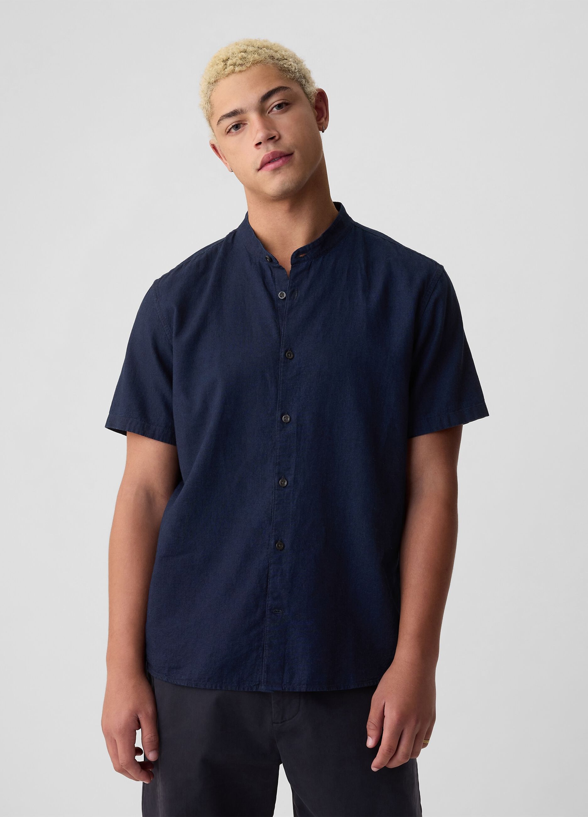 Short-sleeved shirt with Mandarin collar