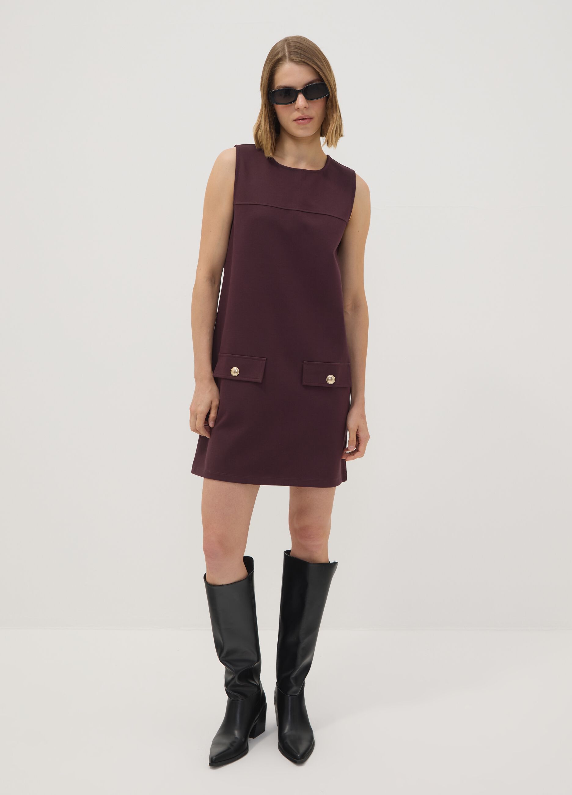 Abito smanicato rosso in punto Milano di viscosa elasticizzata straight fit