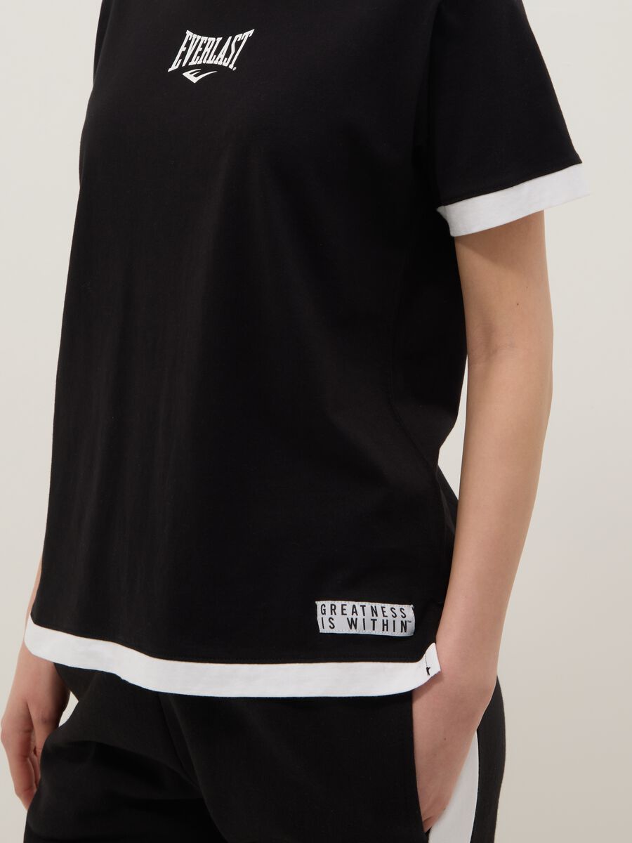 T-shirt in puro cotone nera regular fit con finiture bianche_3