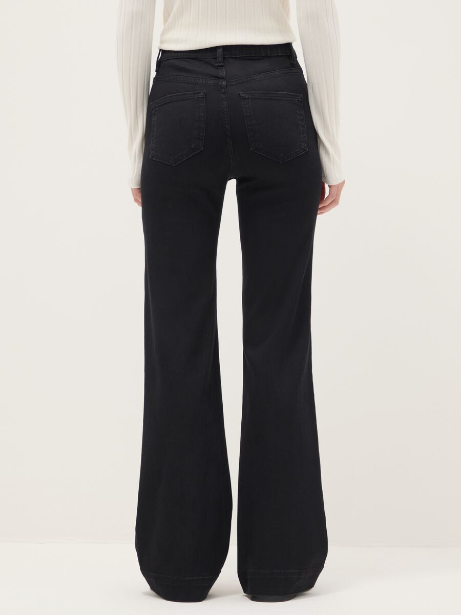 Black denim jeans with bootcut fit_2