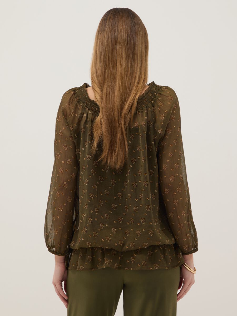 Blusa premaman verde con scollo a barchetta e stampa fantasia_2