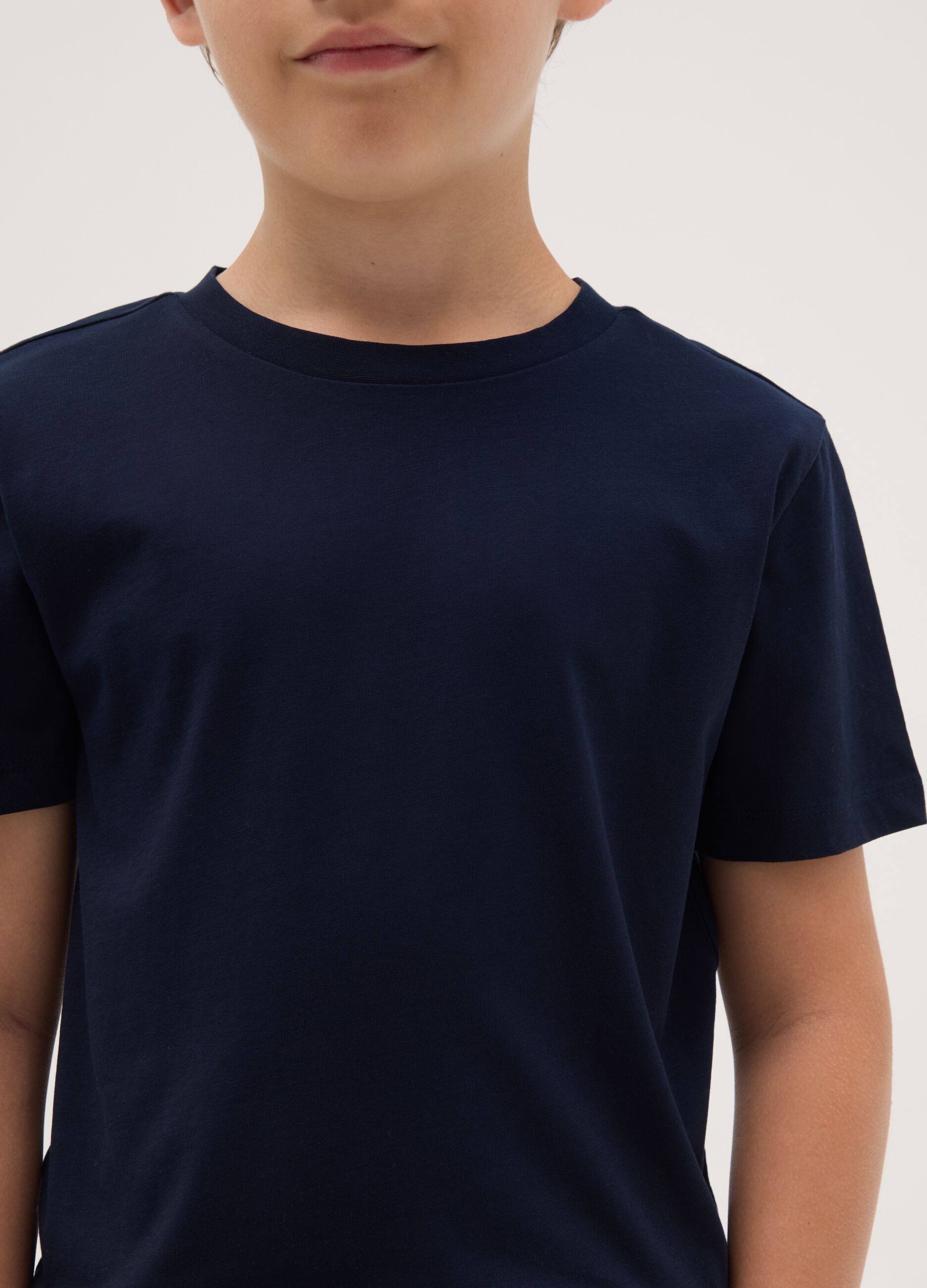 Boys’ blue slim-fit T-shirt in 100% cotton with round neck