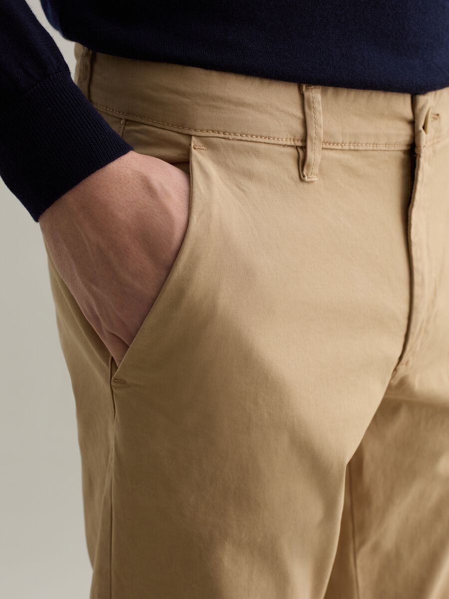 Pantalone chino in cotone stretch_2
