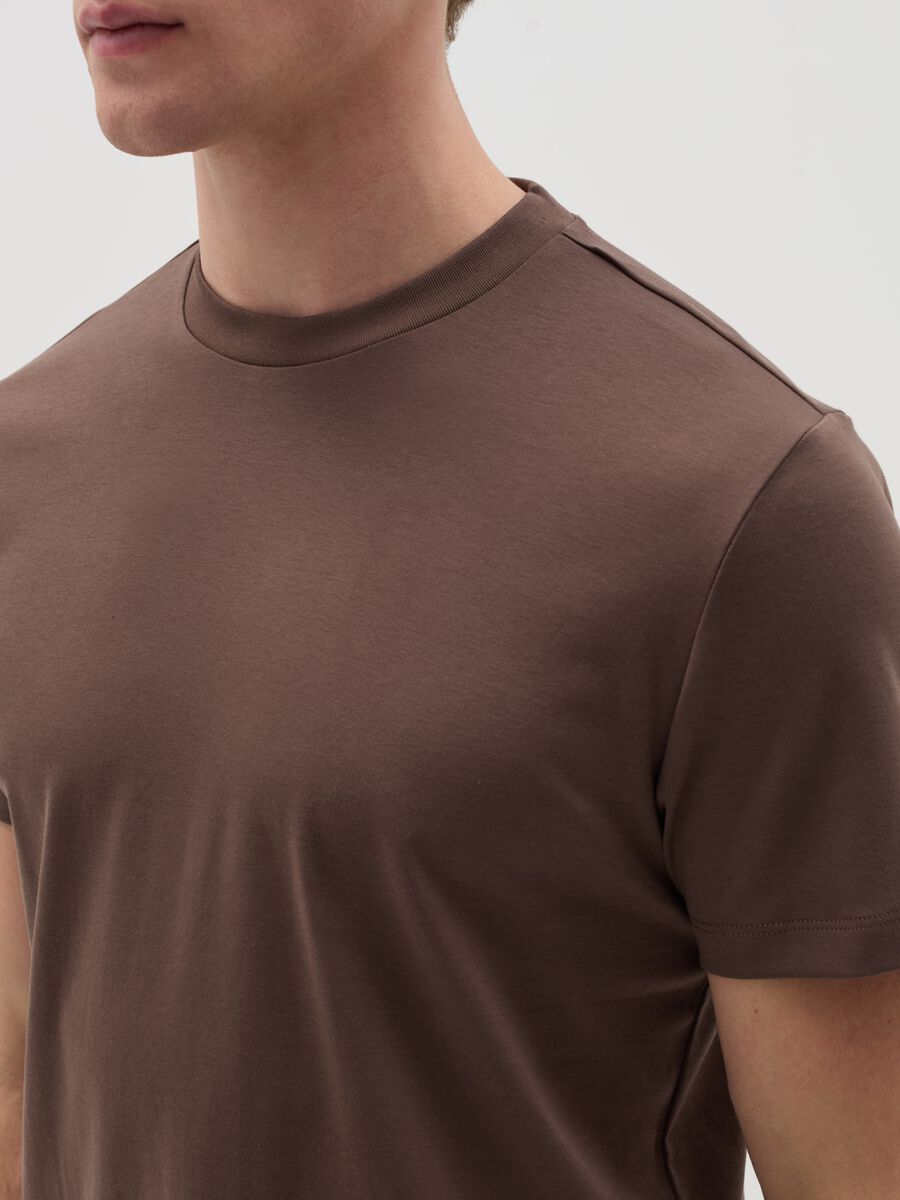 Regular-fit T-shirt with round neck_3