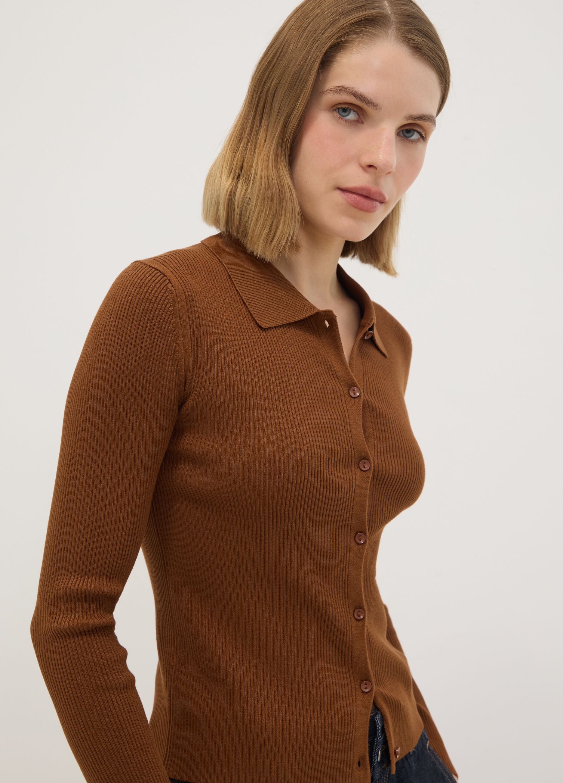 Brown fitted ribbed viscose-blend cardigan with polo collar