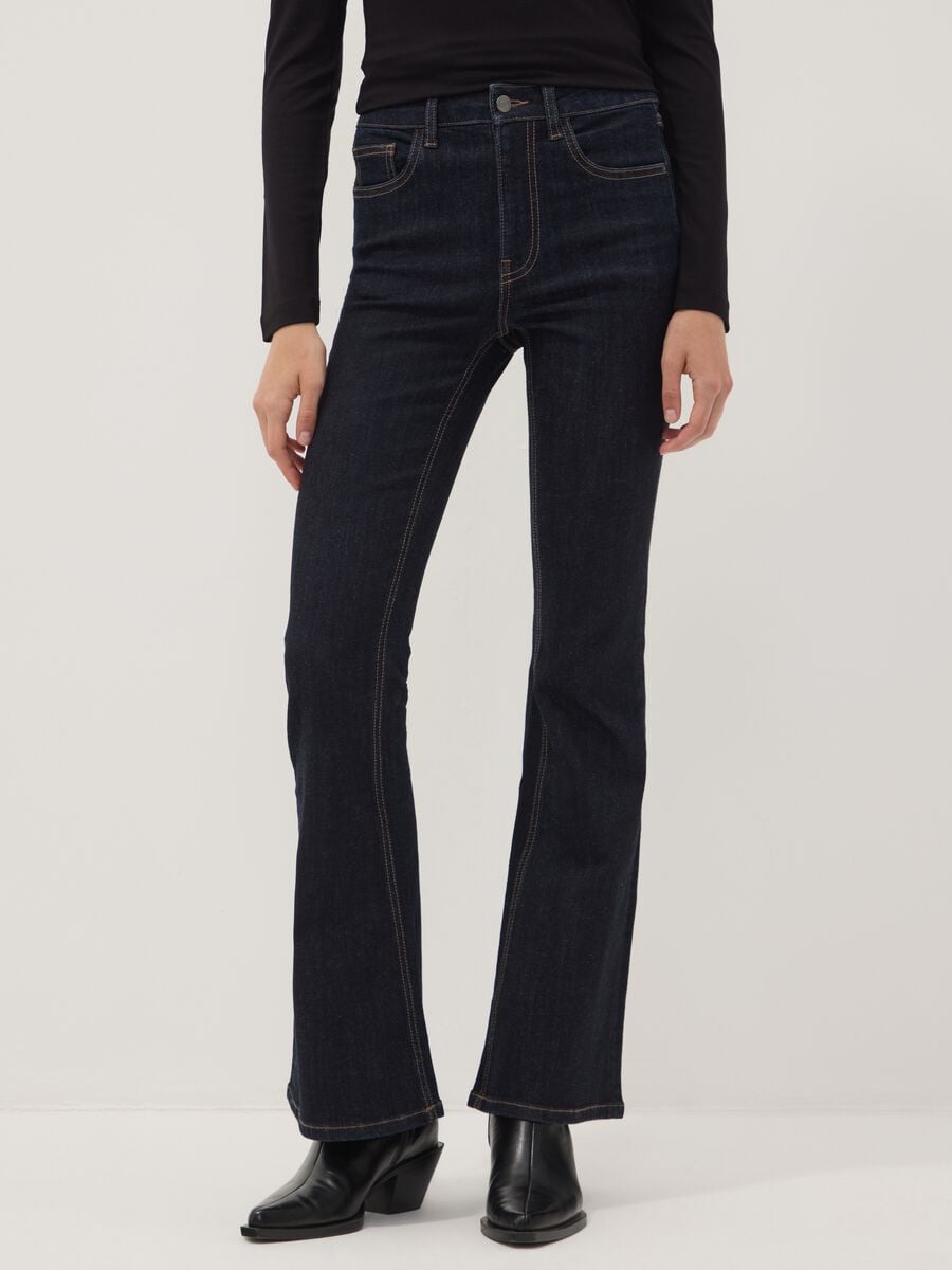 Jeans blu flare in cotone elasticizzato_1