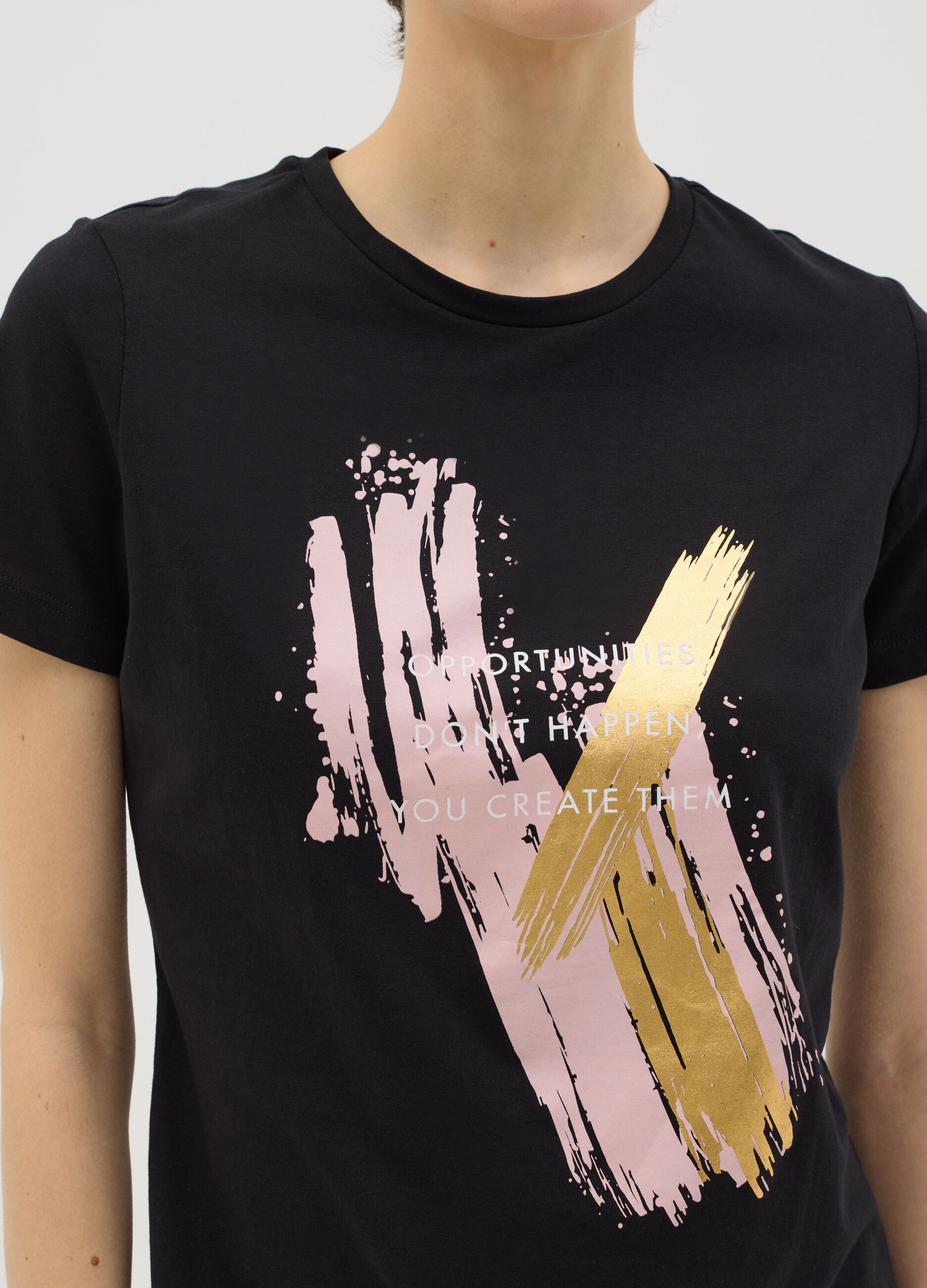 T-shirt nera in cotone con stampa in foil
