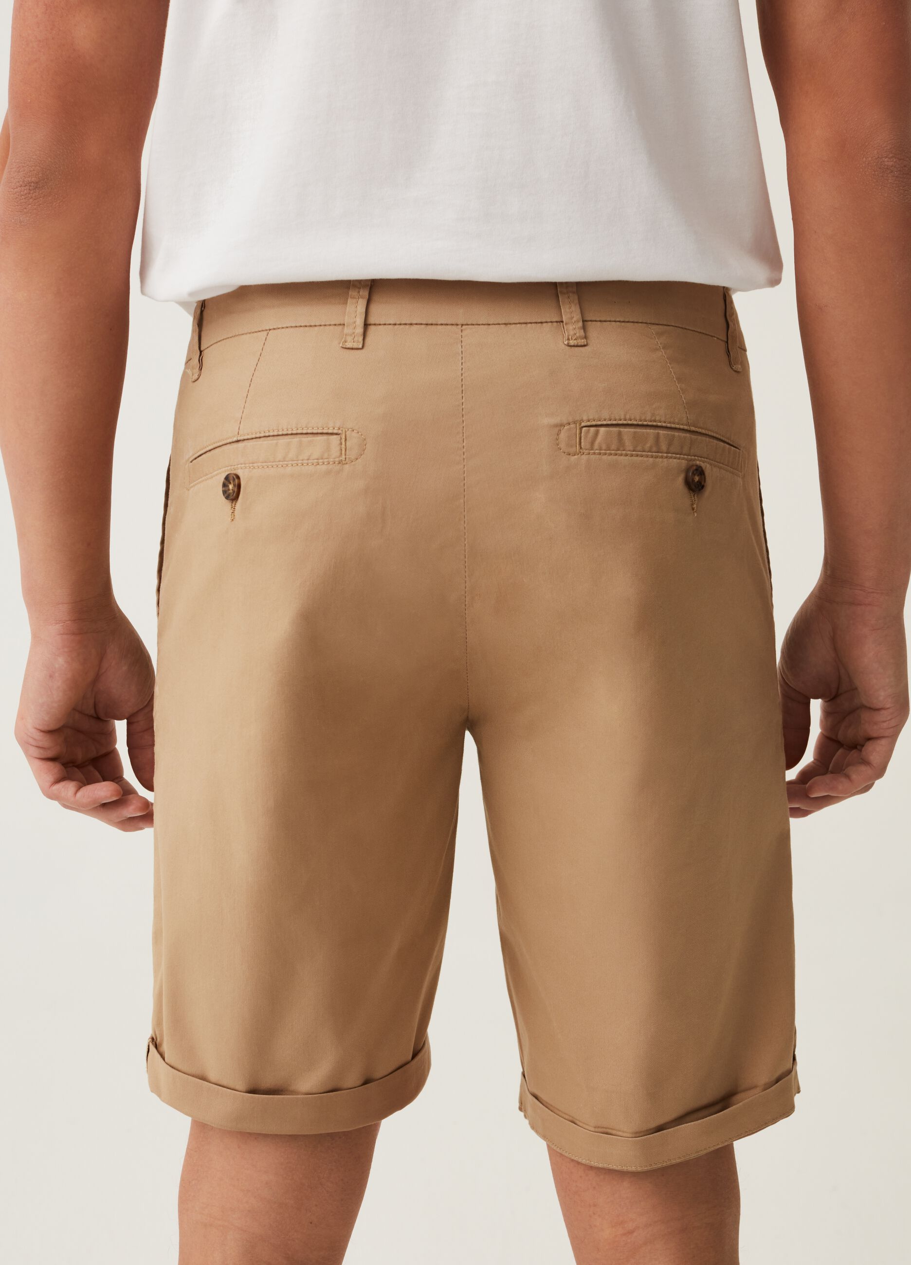 Bermuda chino con pinces_2
