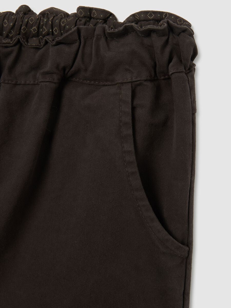 Brown trousers with elasticated waist and drawstring_1