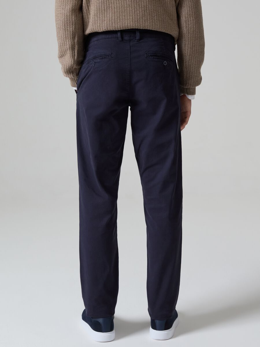 Pantalone chino slim fit in cotone stretch_2