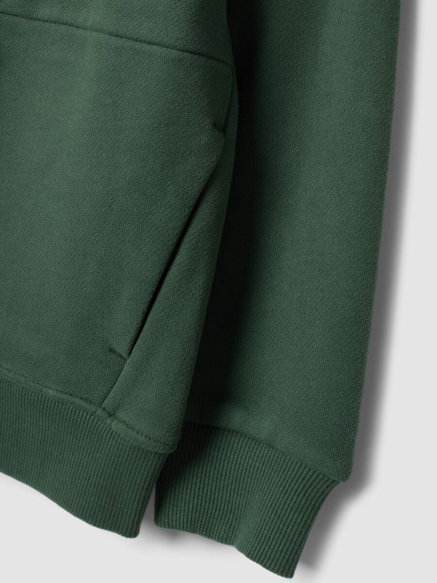 Felpa verde in puro cotone organico con cappuccio relaxed fit_2