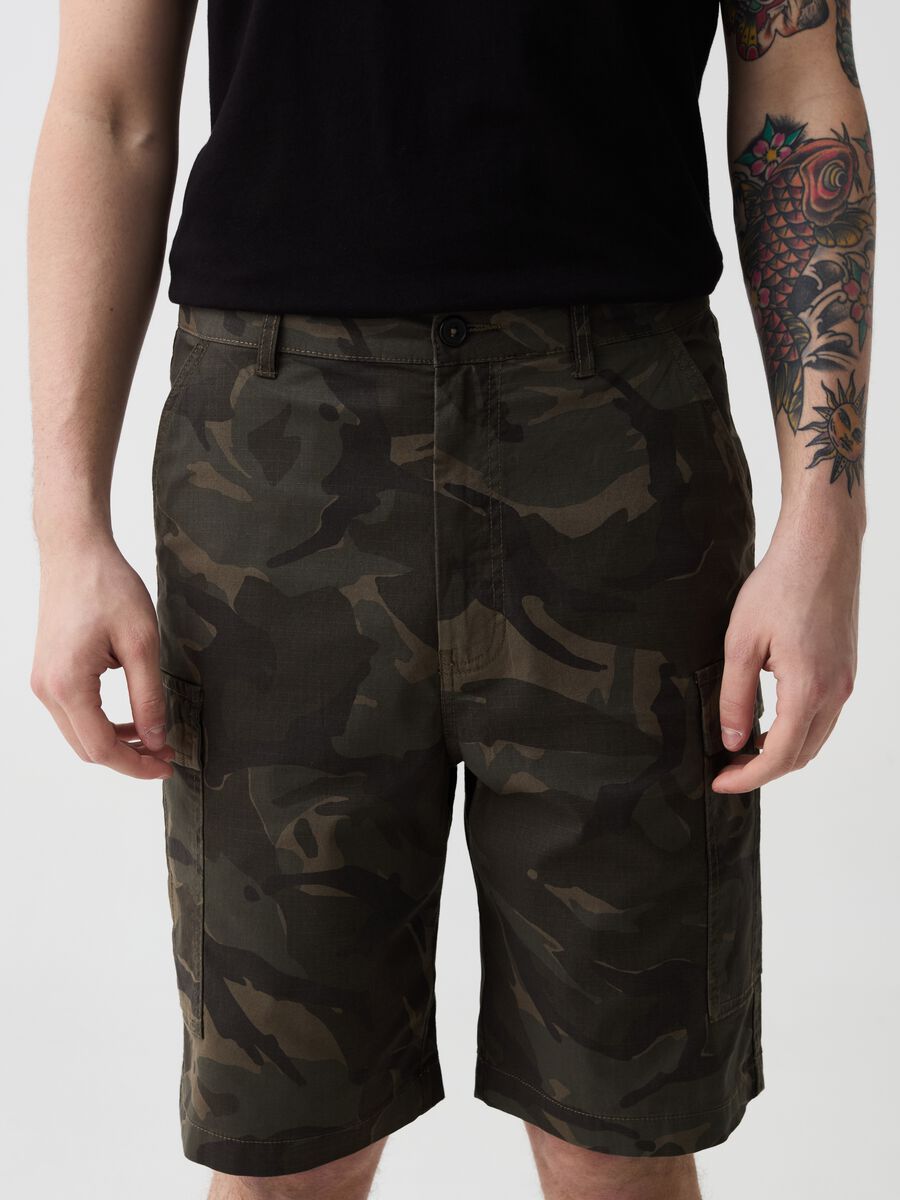 Camouflage cargo Bermuda shorts_1