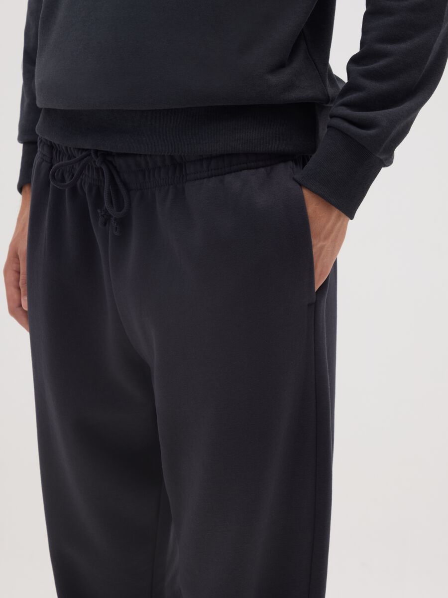 Black cotton blend regular fit trousers_3