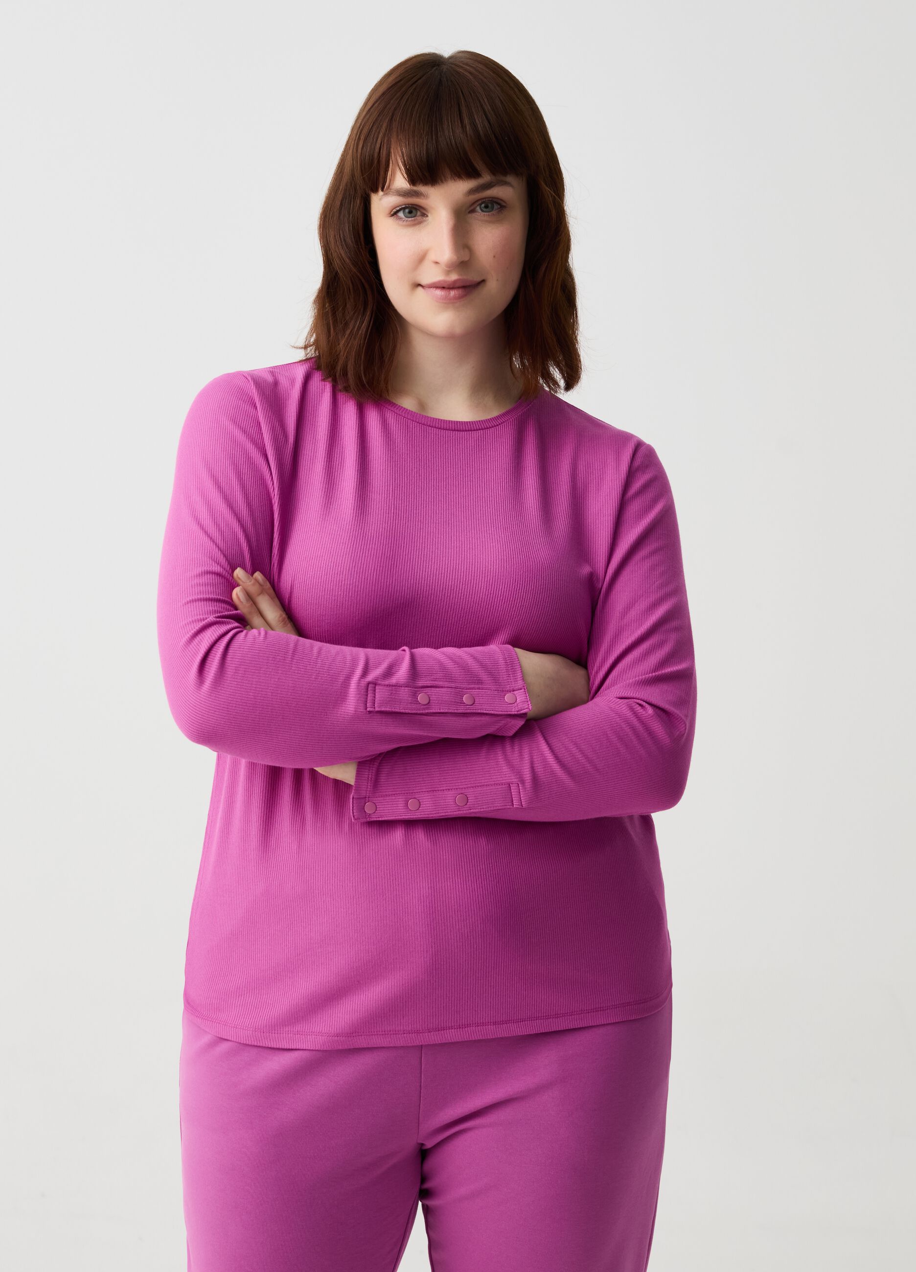 Curvy long-sleeved T-shirt with buttons
