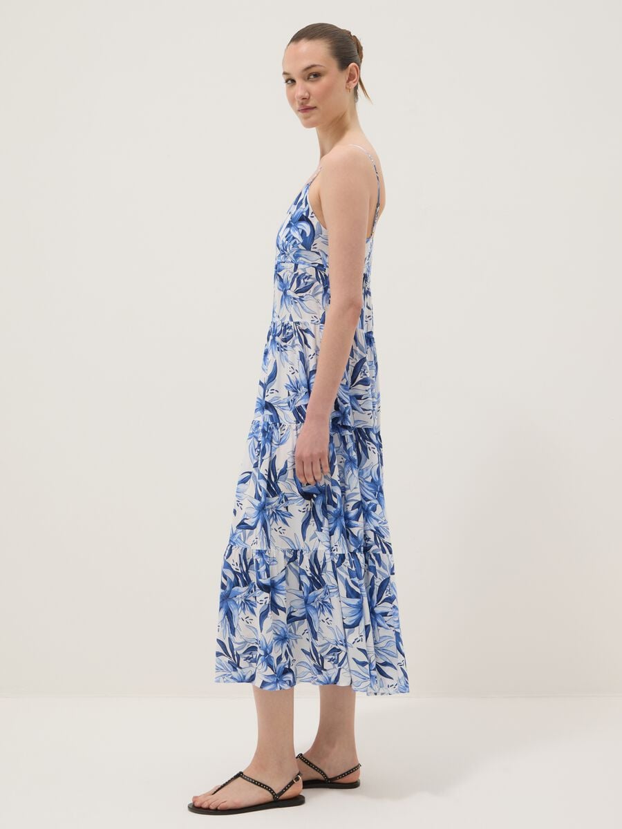 Abito maxi blu e bianco in pura viscosa con stampa floreale_1