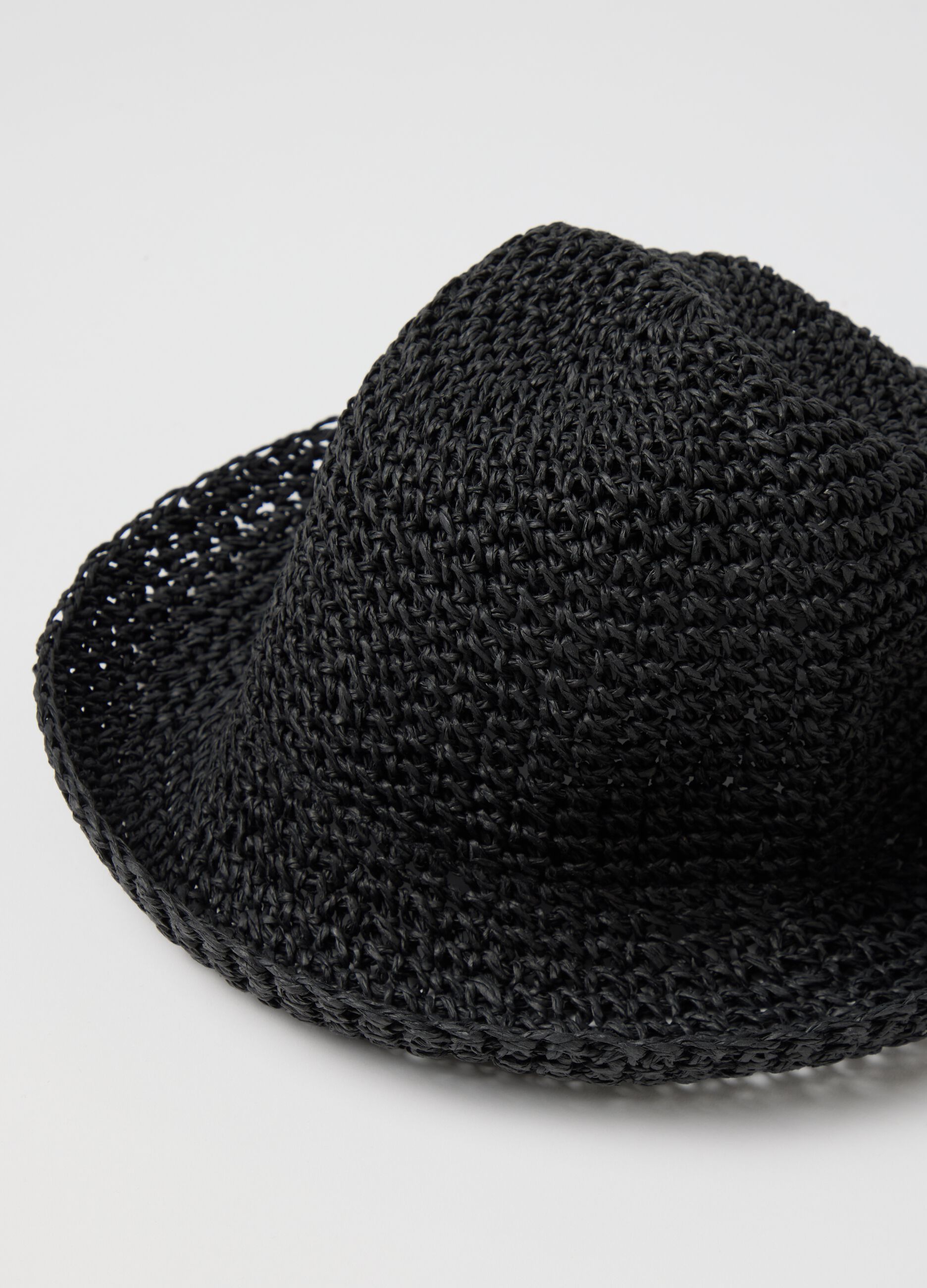Cappello da donna in carta nera