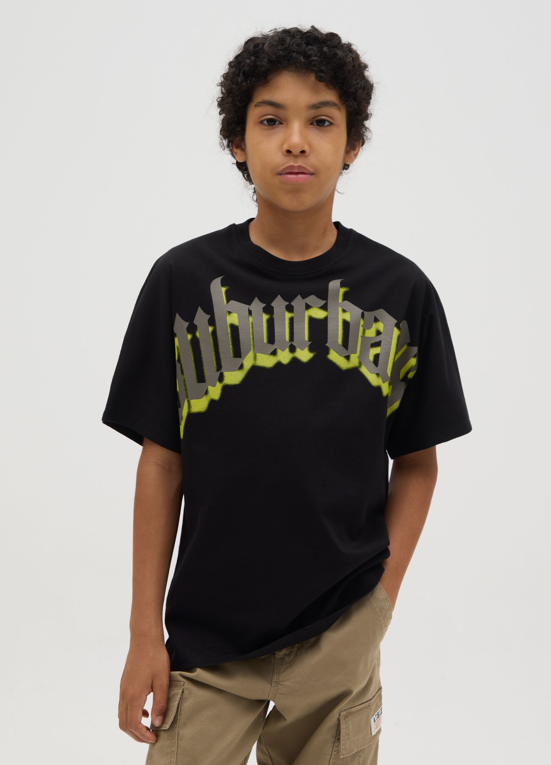 T-shirt nera con stampa Suburbans