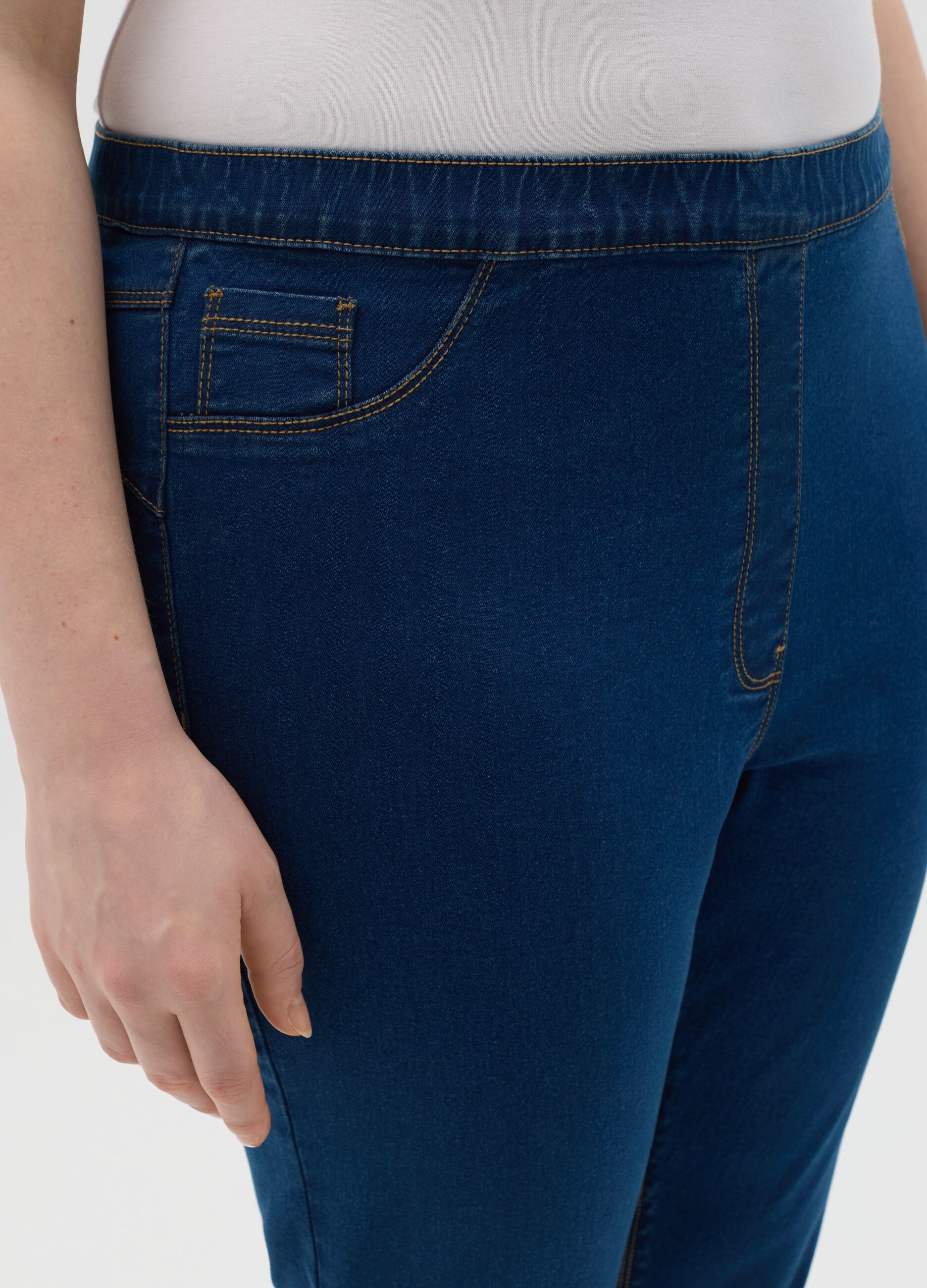 Women’s blue slim-fit jeans in mixed cotton blend