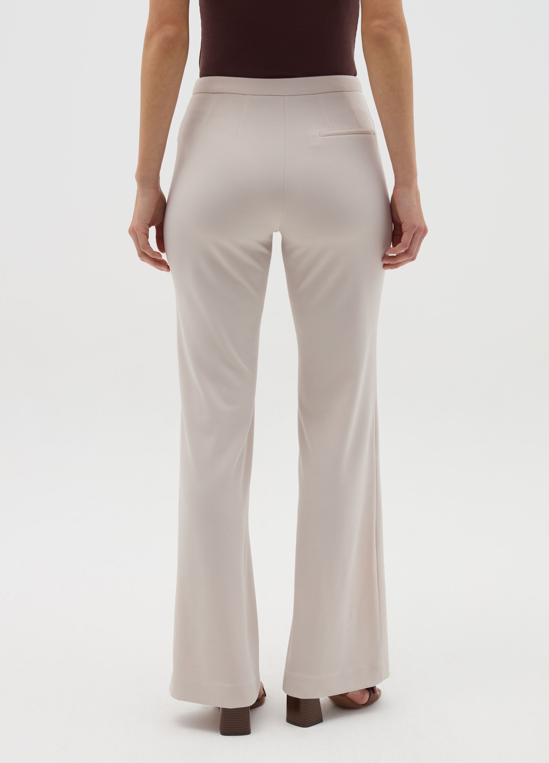 Pantalone flare fit tinta unita