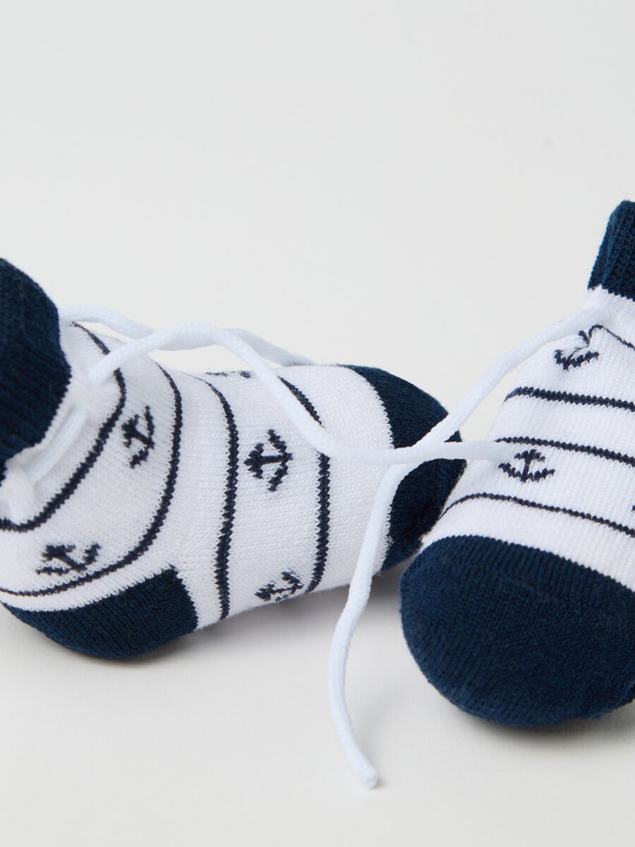 White and blue knit shoes with anchors embroidery_2