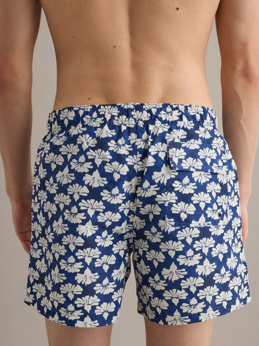 Boxer mare bianco e blu con fantasia floreale_3