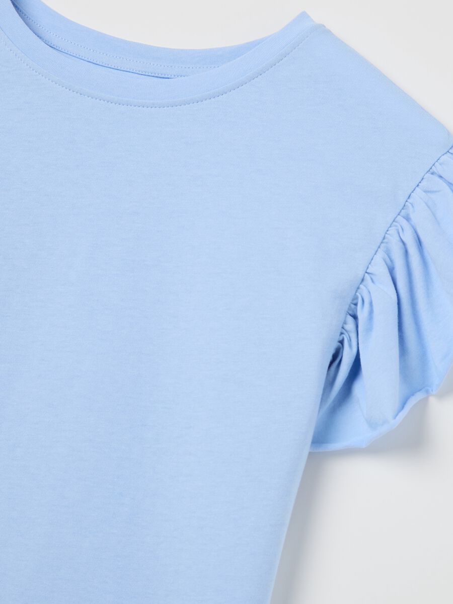 Light blue short-sleeved T-shirt with flounce_5