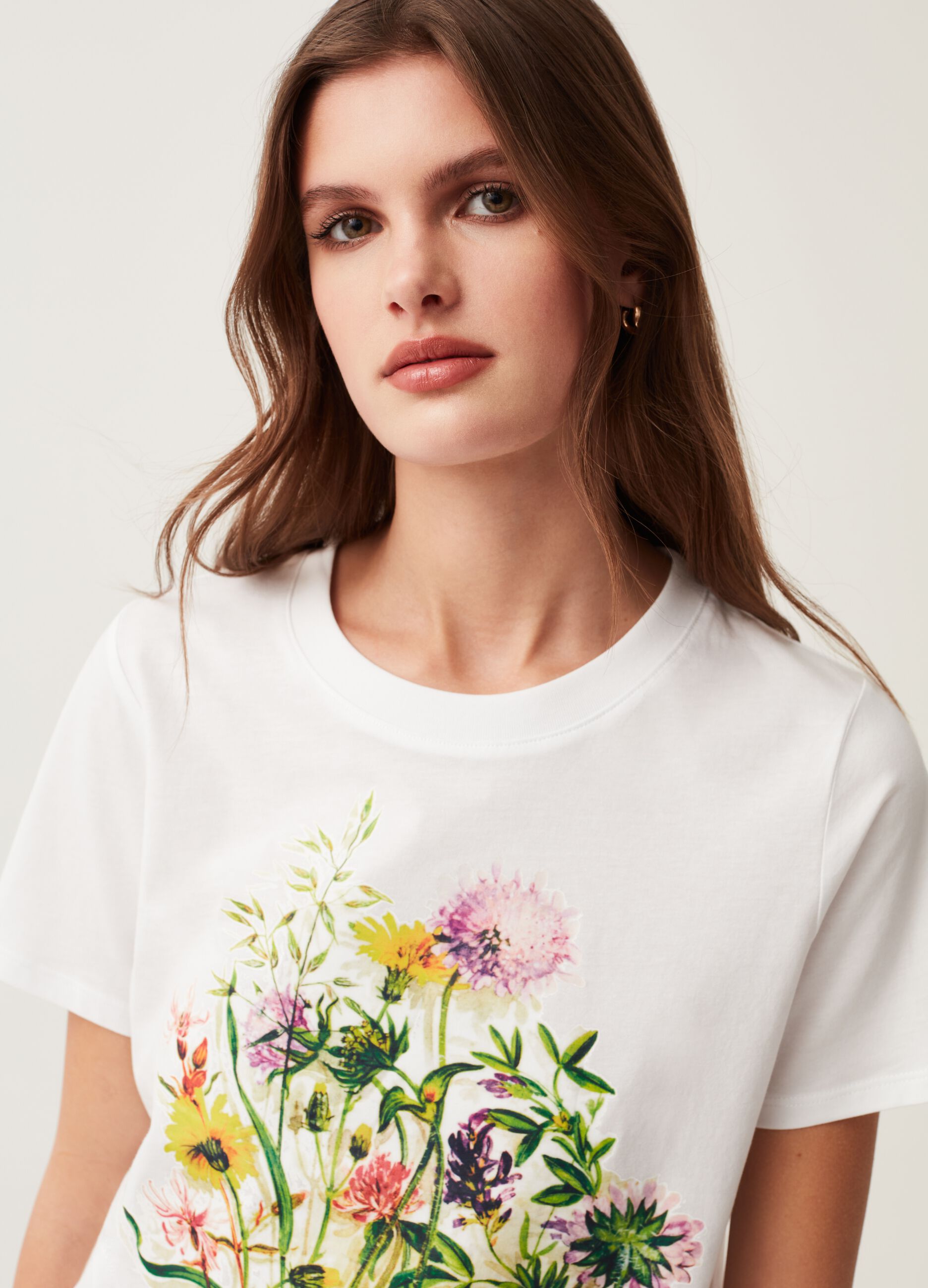 T-shirt in cotone con stampa fiori