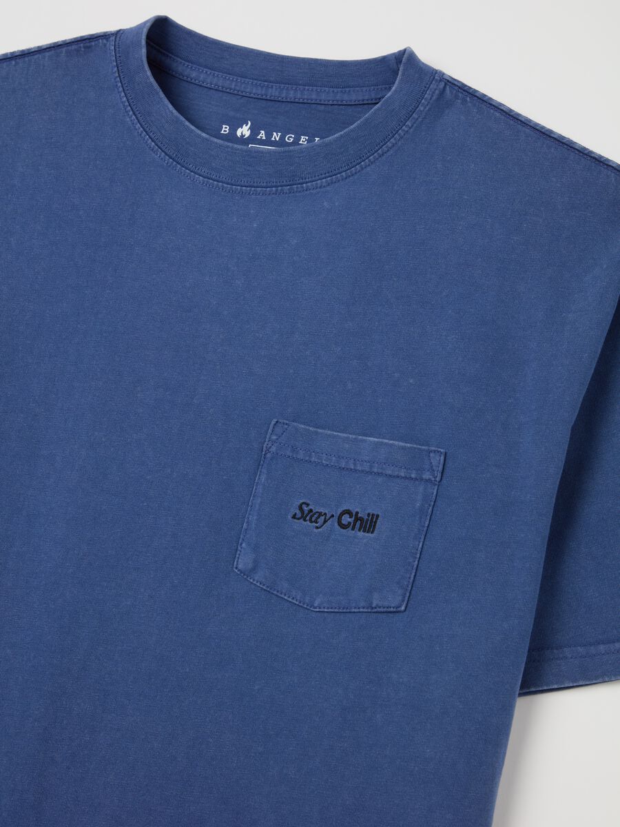 T-shirt con tasca a ricamo_5