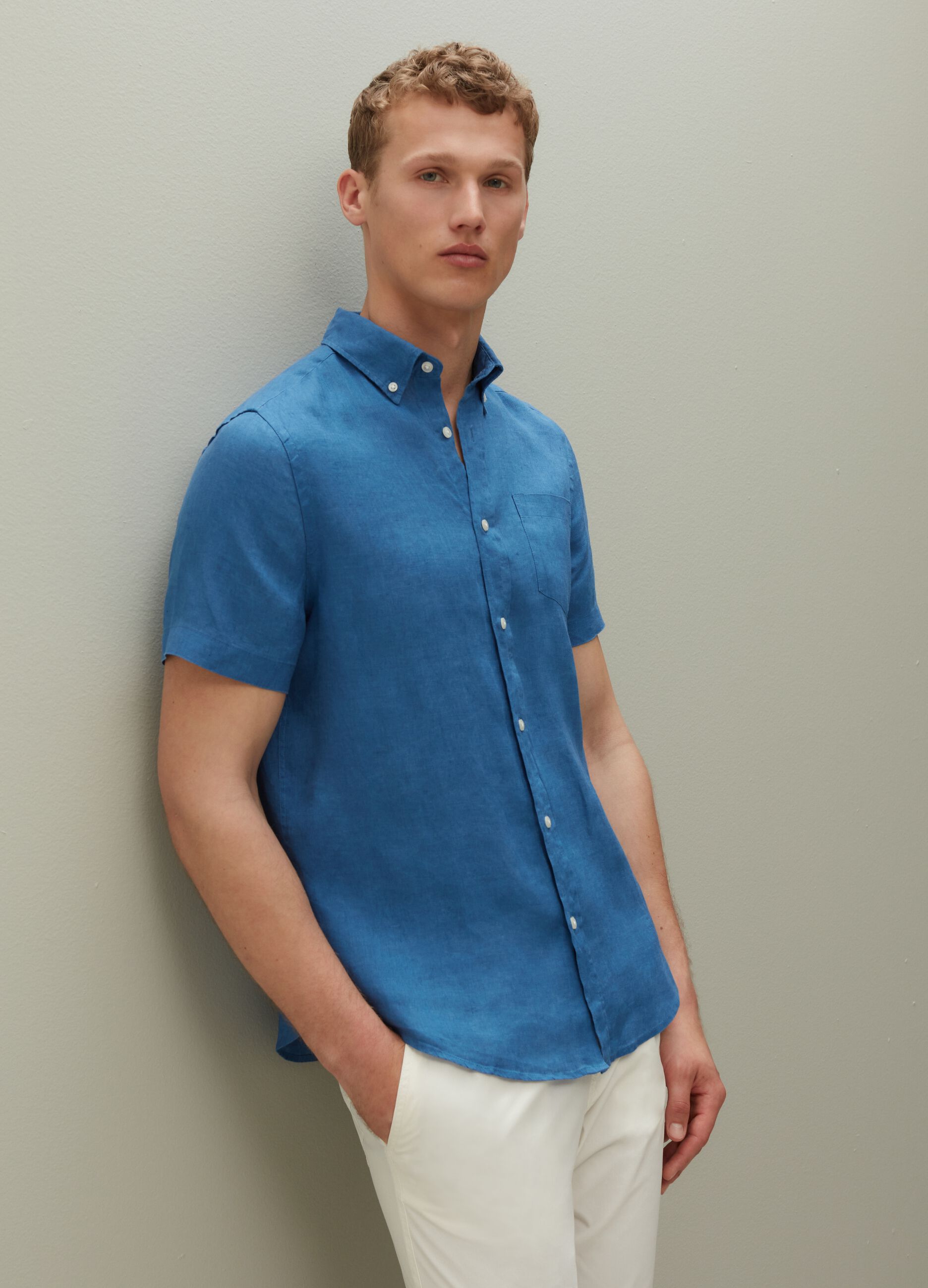 Linen shirt with short sleeves