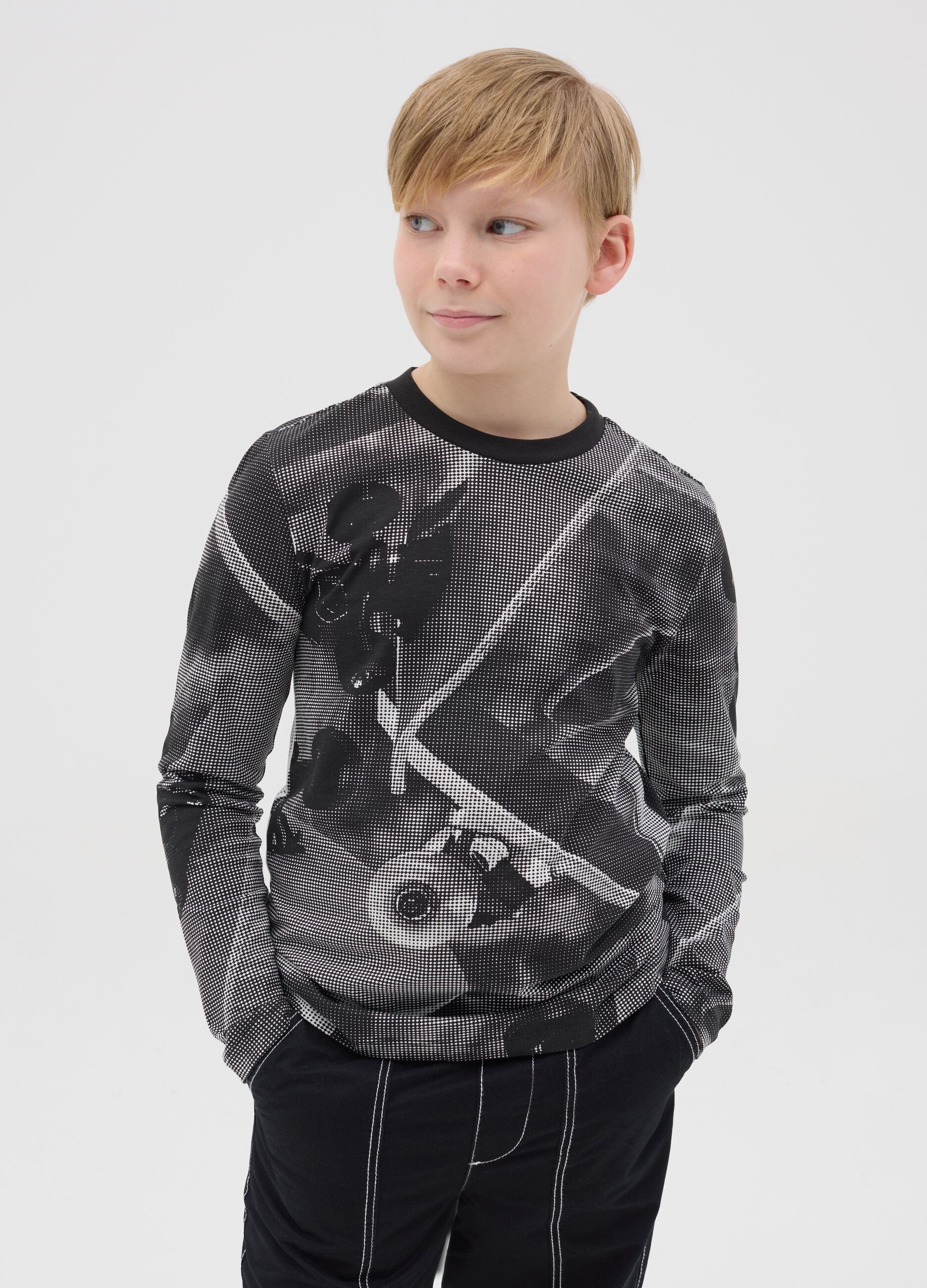 Long-sleeved T-shirt with skateboards print