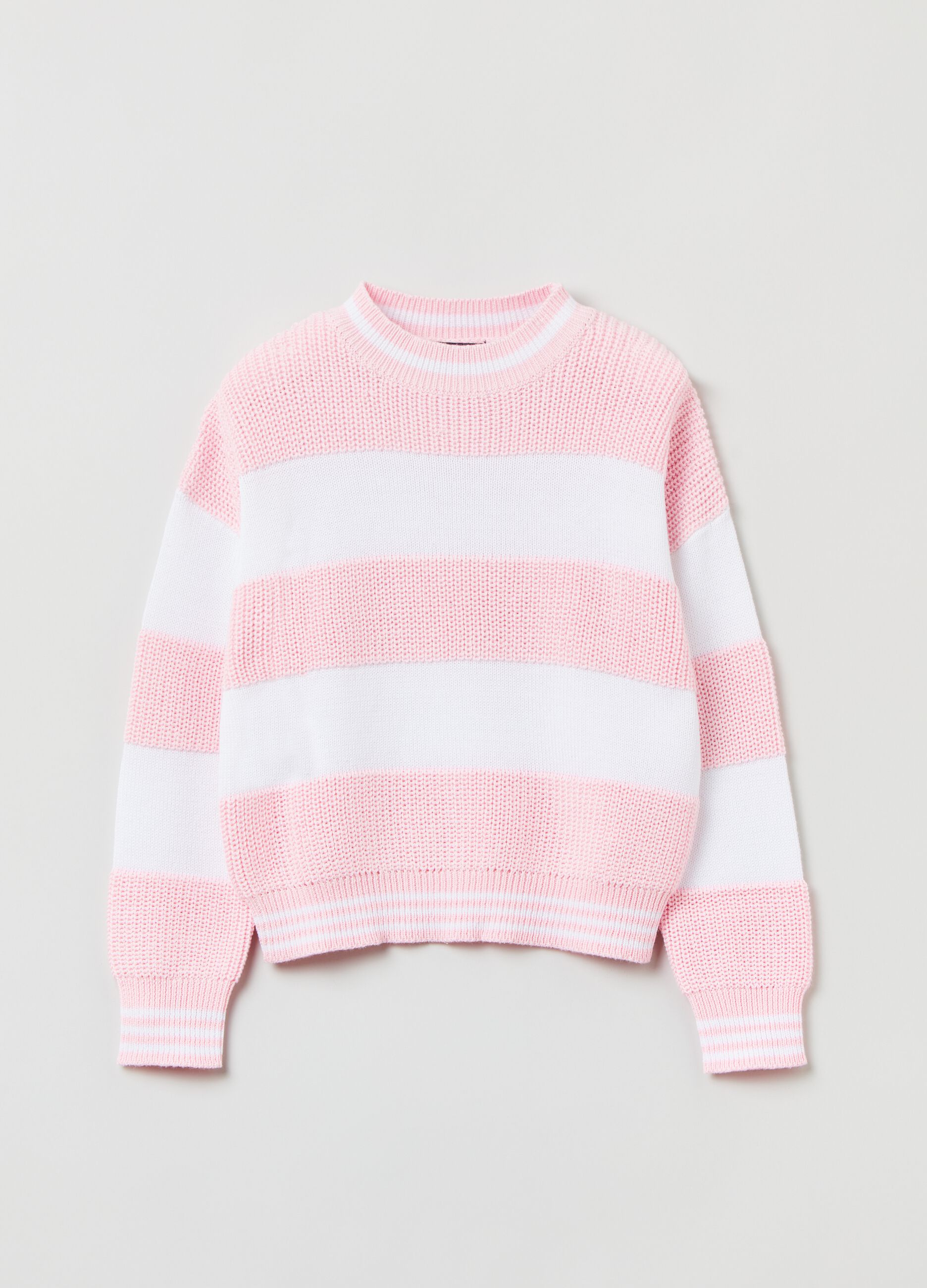 Two-tone pullover with round neck