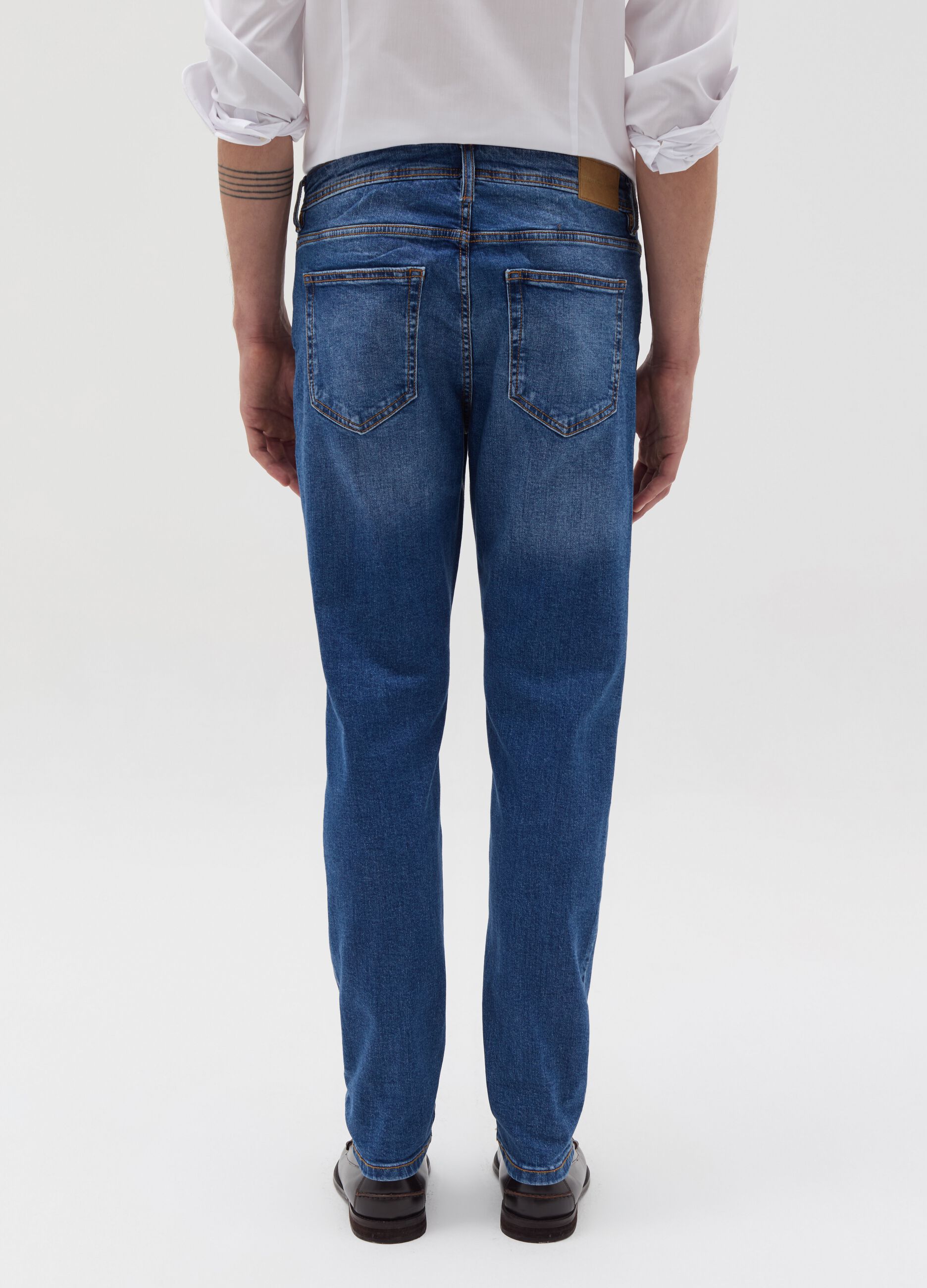 Jeans stretti in fondo uomo online