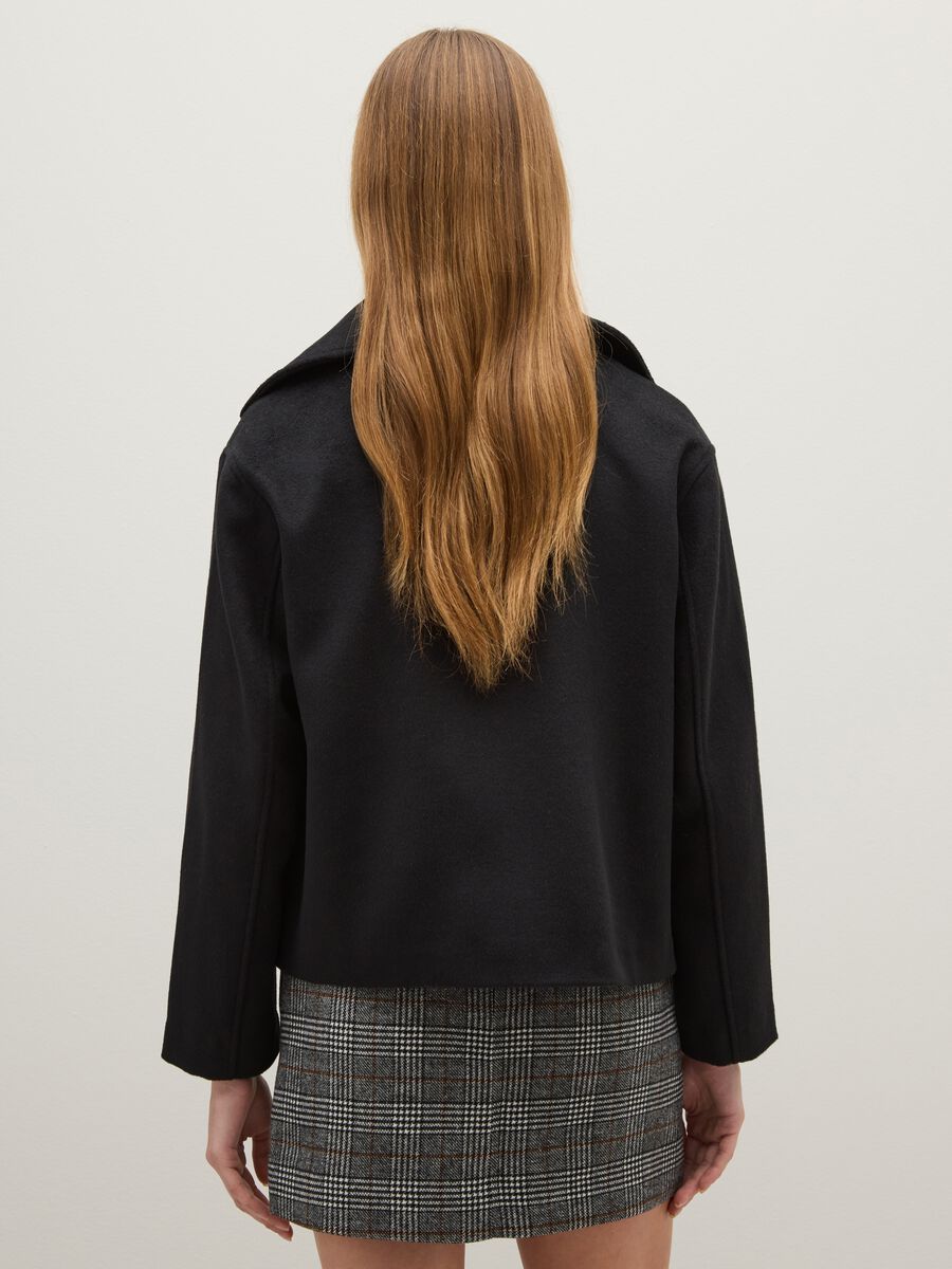 Cappotto con doppiopetto nero con bottoni_3