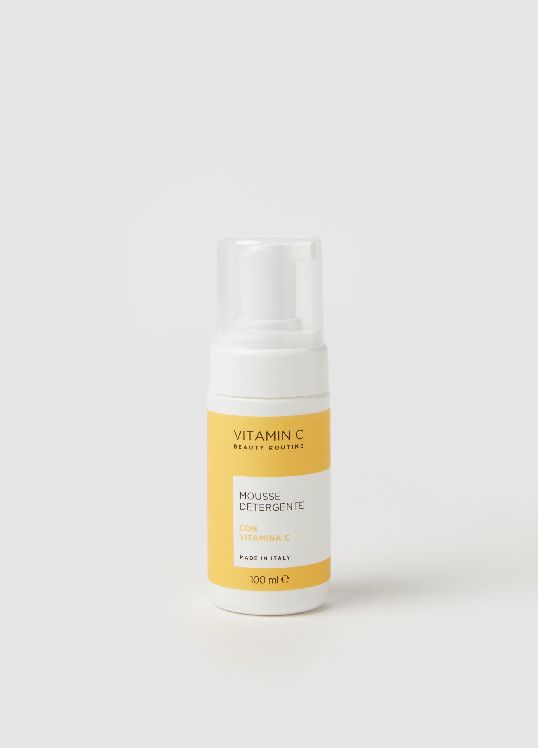 Cleansing mousse with vitamin C