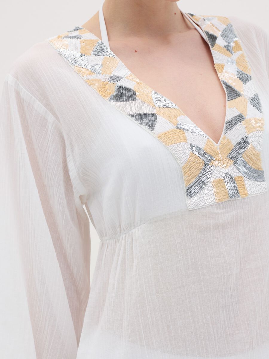 White beach cover-up with decorative edging_2