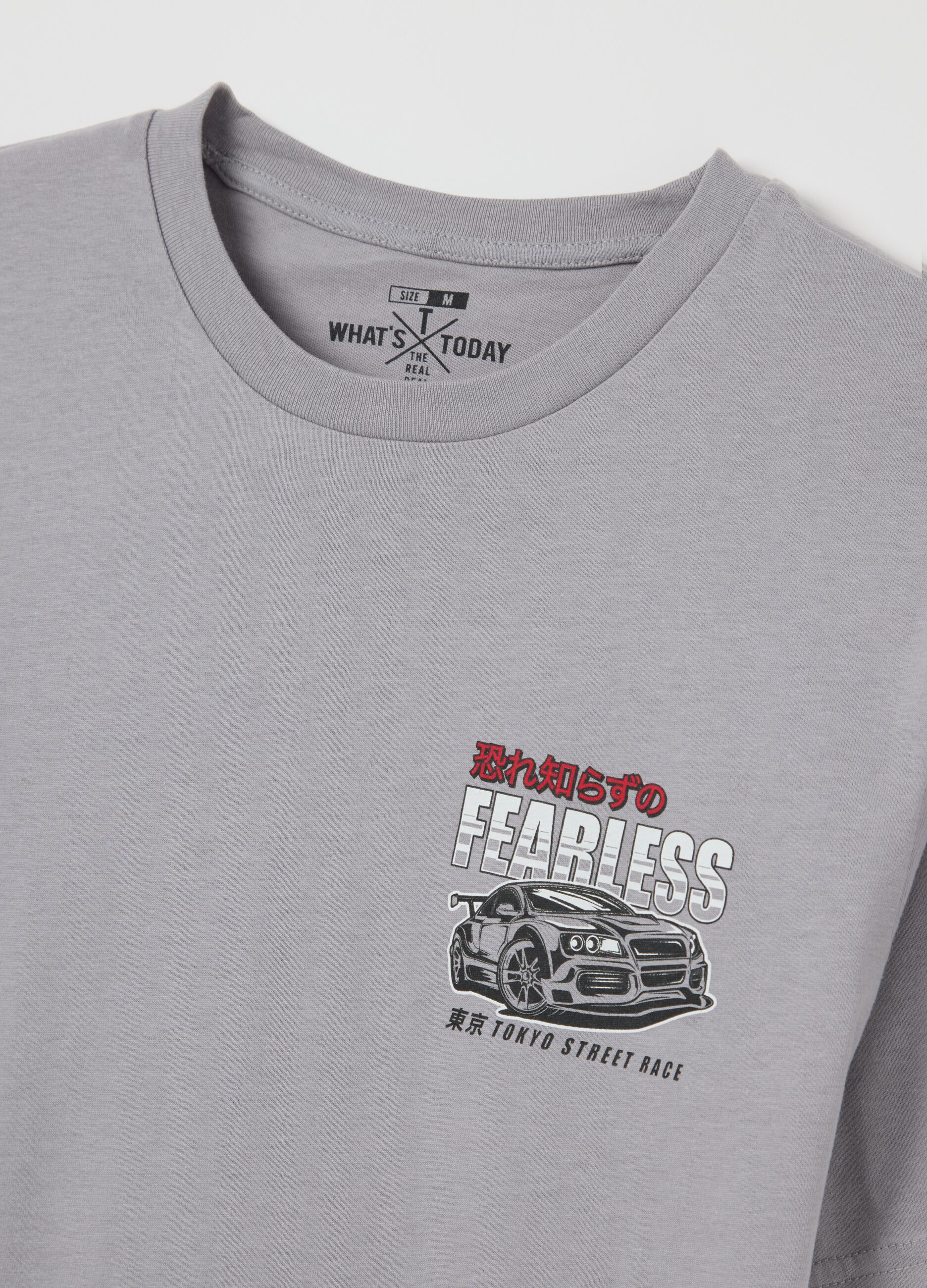 T-shirt in cotone con stampa auto da corsa "Fearless"
