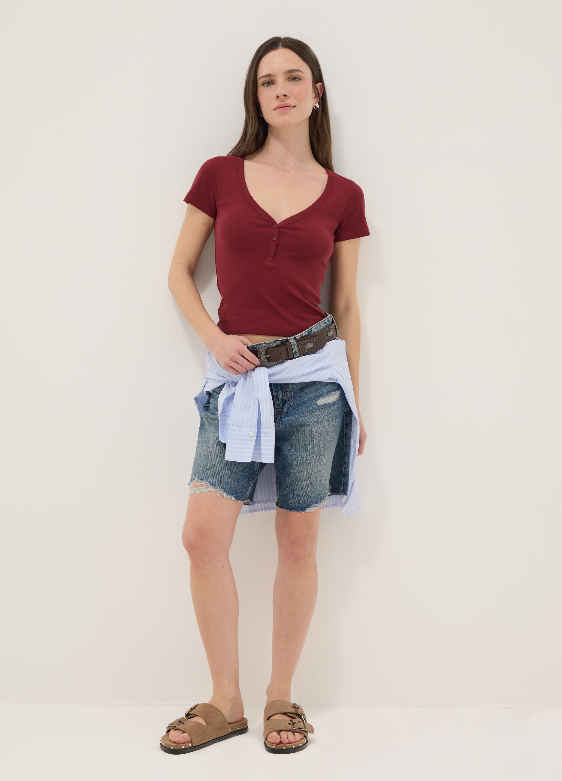 T-shirt in puro cotone rossa regular fit con scollo a V