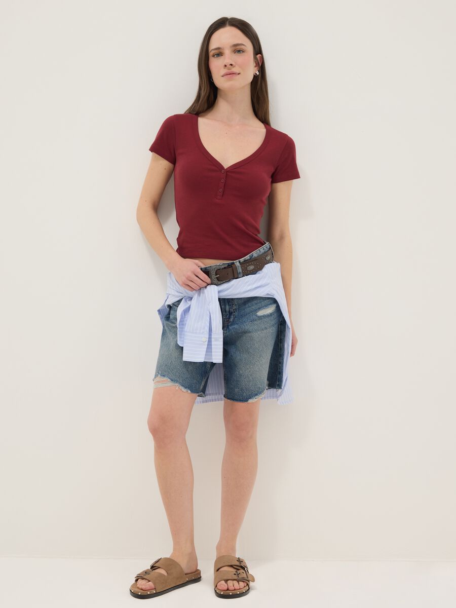 T-shirt in puro cotone rossa regular fit con scollo a V_2